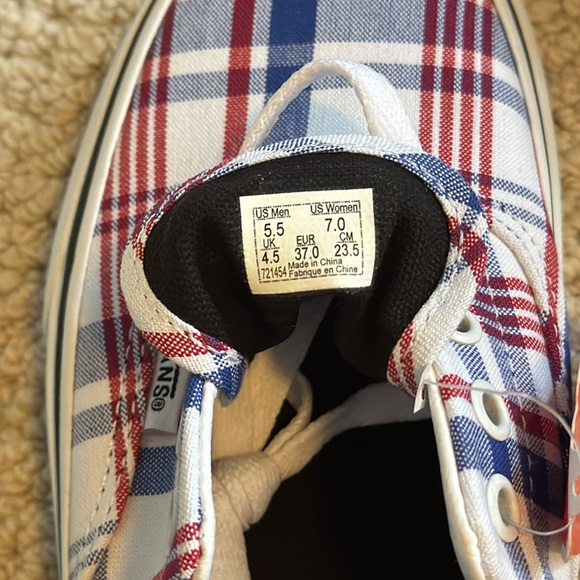 New Vans white with blue and red plaid design with box - Picture 5 of 6